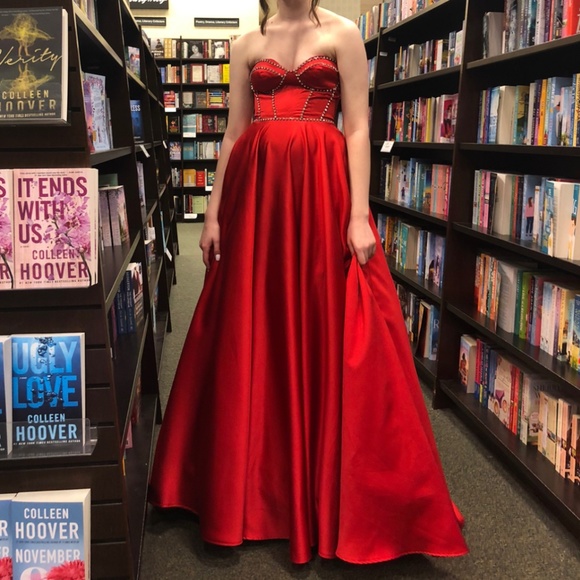fitted lace wedding dress Simple Strapless Red Short Prom Dress, Short Red Homecoming Dress with –  abcprom main image 1